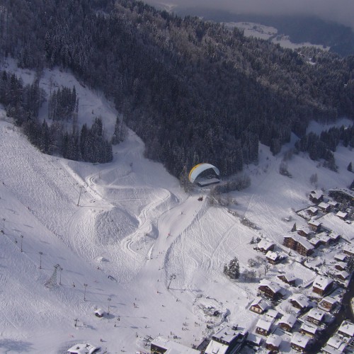 Parasailen over Morzine